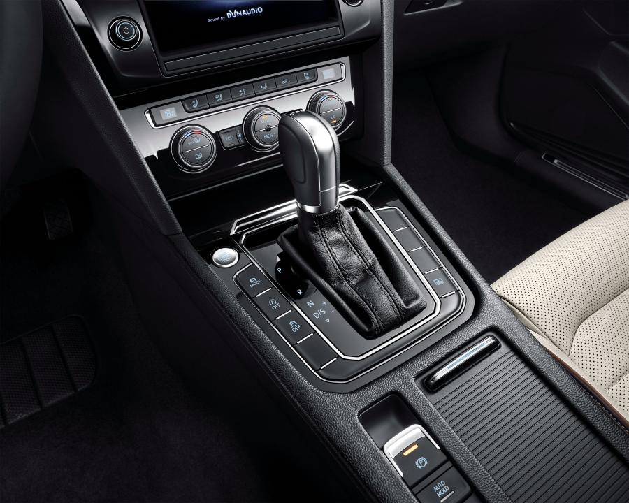 Детали интерьера Volkswagen Magotan (B8L) 2016 года  (фото 24 из 38)